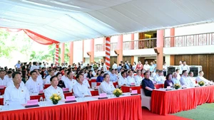 Các đại biểu dự Lễ khánh thành Nhà tưởng niệm Chủ tịch Tôn Đức Thắng tại xã Tân Trào, tỉnh Tuyên Quang. (Ảnh: Duy Linh)