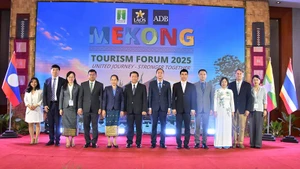 Các đại biểu tại lễ khai mạc Diễn đàn. (Ảnh: HẢI TIẾN)