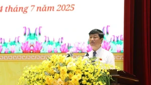 Đồng chí Võ Văn Minh, Phó Bí thư Thành ủy, Chủ tịch Hội đồng nhân dân Thành phố Hồ Chí Minh phát biểu khai mạc kỳ họp. 