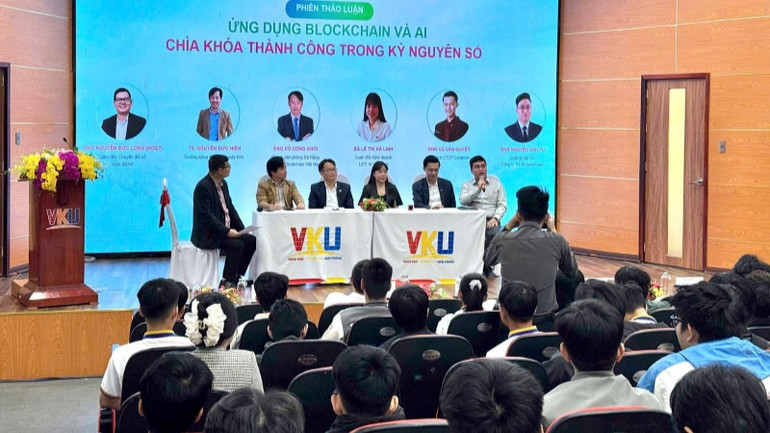 Phiên thảo luận với chủ đề: “Ứng dụng Blockchain và AI - Chìa khóa thành công trong kỷ nguyên số” đã gợi mở nhiều vấn đề cho sinh viên VKU.