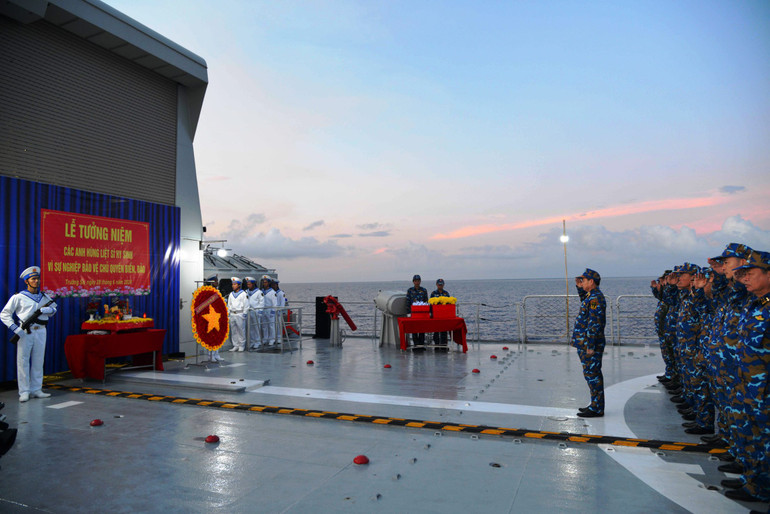 Lễ tưởng niệm các anh hùng, liệt sĩ hy sinh trên vùng biển Trường Sa.