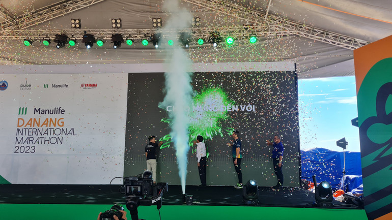 Ấn nút khai mạc cuộc thi Marathon Quốc tế lần thứ 10 tại Đà Nẵng Ấn nút khai mạc cuộc thi Marathon Quốc tế lần thứ 10 tại Đà Nẵng