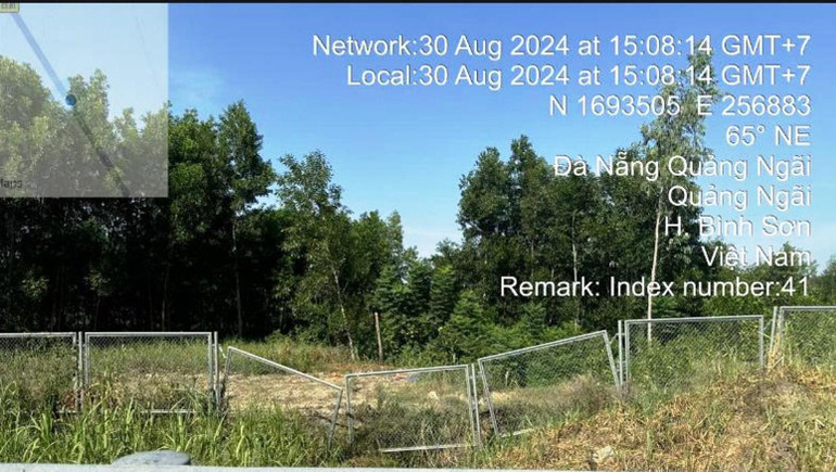 Hàng rào lưới ngăn cách khu vực dân sinh không bảo đảm an toàn, dễ bị gia súc, người dân lên cao tốc tại Km 107+000.