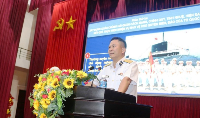 Đại tá Trần Mạnh Chiến, Chính ủy Vùng 2 Hải quân thông tin về tình hình biển, đảo và công tác phối hợp, hiệp đồng giữa chính quyền địa phương với Hải quân nhân dân Việt Nam.