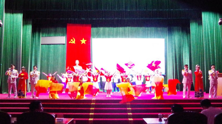 Một tiết mục hấp dẫn tại Liên hoan văn nghệ quần chúng "Khúc quân hành những người lính biển" do Lữ đoàn 167 Hải quân tổ chức.