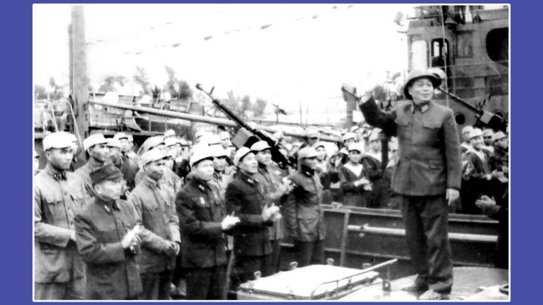 Đại tướng Võ Nguyên Giáp đến thăm và nói chuyện với cán bộ chiến sĩ Đoàn 125 năm 1970. Đại tướng Võ Nguyên Giáp đến thăm và nói chuyện với cán bộ chiến sĩ Đoàn 125 năm 1970.