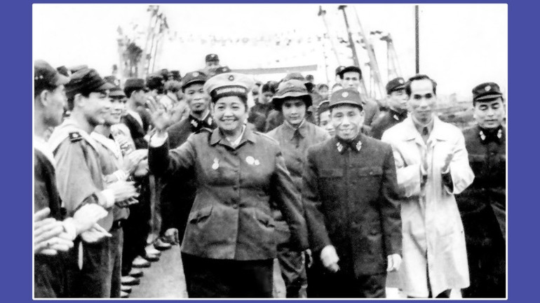 Đồng chí Nguyễn Thị Định, Phó Tư lệnh Quân giải phóng miền nam Việt Nam đến thăm đoàn 125 năm 1969. Đồng chí Nguyễn Thị Định, Phó Tư lệnh Quân giải phóng miền nam Việt Nam đến thăm đoàn 125 năm 1969.