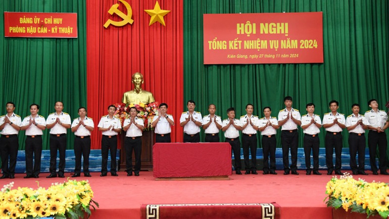 Các đơn vị ký kết giao ước thi đua năm 2025.