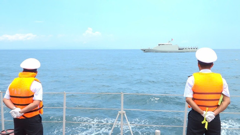 Tàu 09 rời cảng Lữ đoàn 171 lên đường tham gia diễn tập Hải quân đa phương Komodo tại Indonesia. Tàu 09 rời cảng Lữ đoàn 171 lên đường tham gia diễn tập Hải quân đa phương Komodo tại Indonesia.