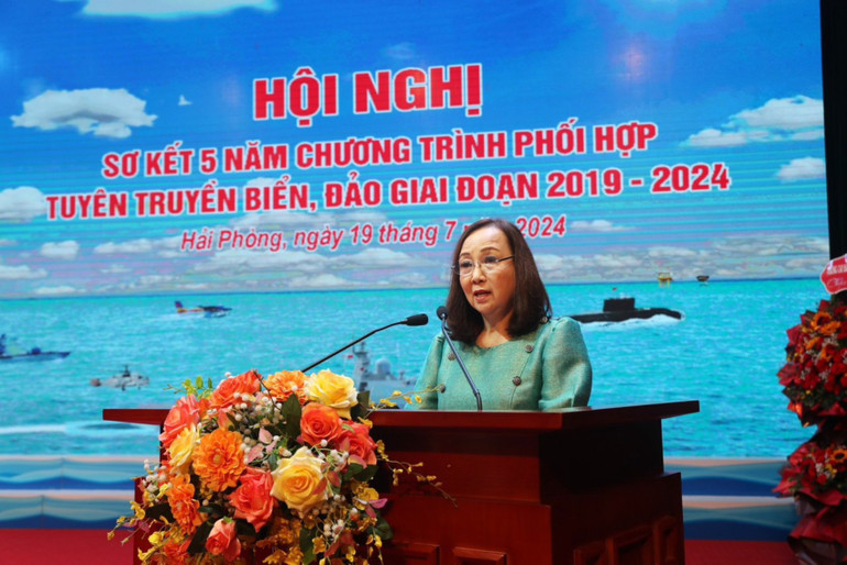 Bà Nguyễn Việt Triều, kiều bào Ba Lan phát biểu tại Hội nghị.