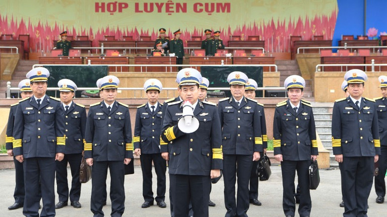 Quán triệt và rút kinh nghiệm kịp thời những điểm hạn chế để hoàn chỉnh các kỹ thuật động tác điều lệnh, bảo đảm đúng điều đẹp.