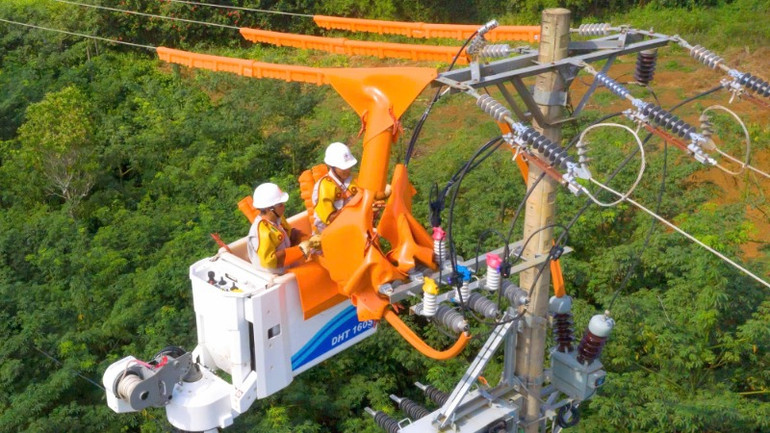 Sửa chữa nóng đường dây không cắt điện.