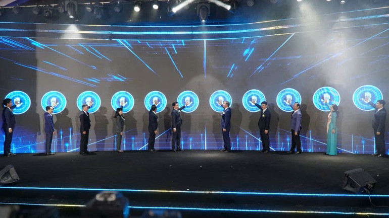 Ấn nút khởi động dự án Đầu tư xây dựng và kinh doanh kết cấu hạ tầng Khu công nghiệp Hòa Ninh