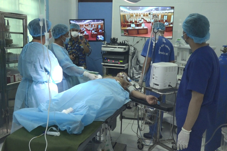 Quân y đảo Song Tử Tây hội chẩn trực tuyến với Bệnh viện Trung ương Quân đội 108.