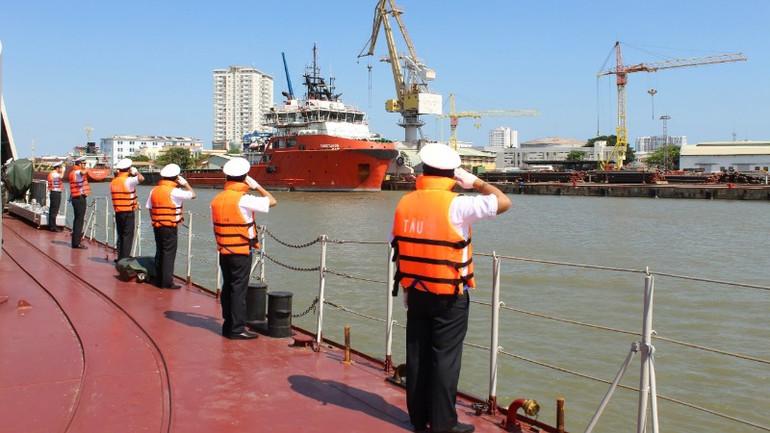 Tàu 09 cập cảng Lữ đoàn 171.