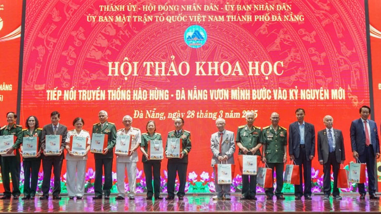 Tặng quà tri ân các Anh hùng lao động, Anh hùng lực lượng vũ trang.