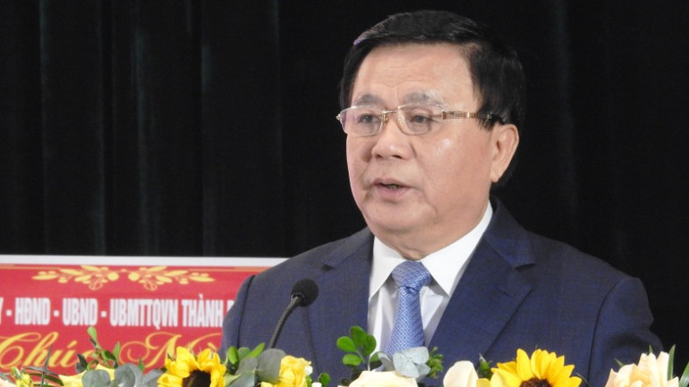 Đồng chí Nguyễn Xuân Thắng: Trường Chính trị thành phố Đà Nẵng cần tiếp tục nâng cao chất lượng đào tạo, bồi dưỡng cán bộ và công tác tham mưu, xây dựng chính sách. Đồng chí Nguyễn Xuân Thắng: Trường Chính trị thành phố Đà Nẵng cần tiếp tục nâng cao chất lượng đào tạo, bồi dưỡng cán bộ và công tác tham mưu, xây dựng chính sách.