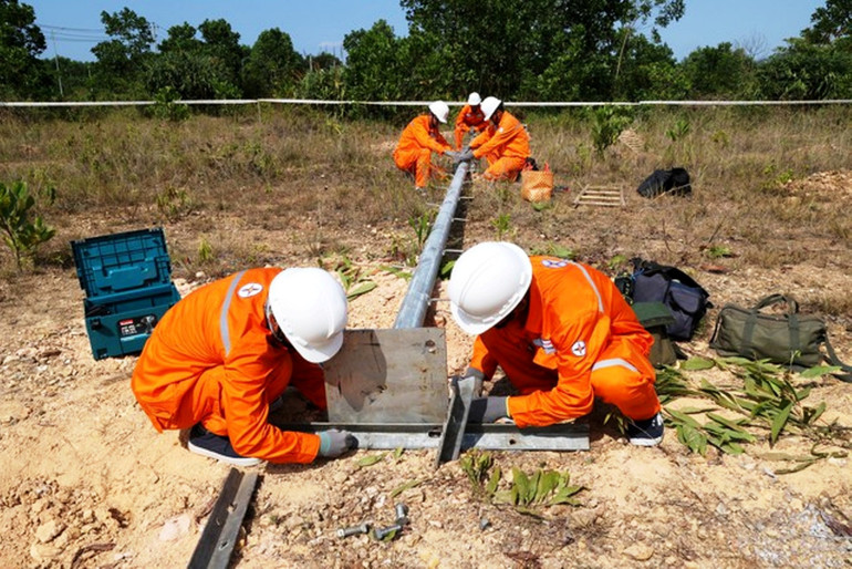 Chuẩn bị vật tư, sẵn sàng ứng phó mưa lũ cuối năm.