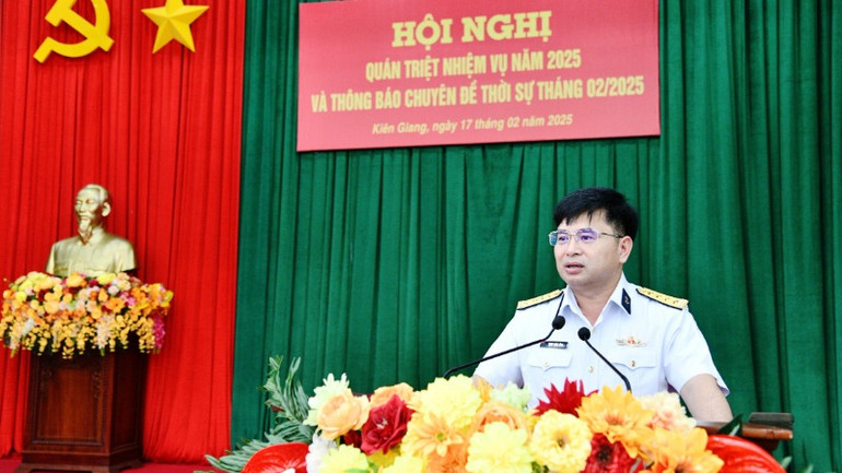 Đại tá Trịnh Xuân Tùng phát biểu chỉ đạo tại Hội nghị.