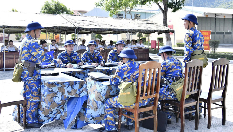 Thực hành lên lớp huấn luyện chuyên ngành tại Lữ đoàn 680, Vùng 3 Hải quân.