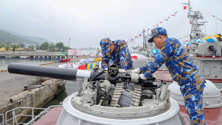 Vũ khí, trang bị kỹ thuật trên tàu luôn được bảo dưỡng, kiểm tra để bảo đảm hoạt động đồng bộ, đáp ứng mọi yêu cầu nhiệm vụ được giao.