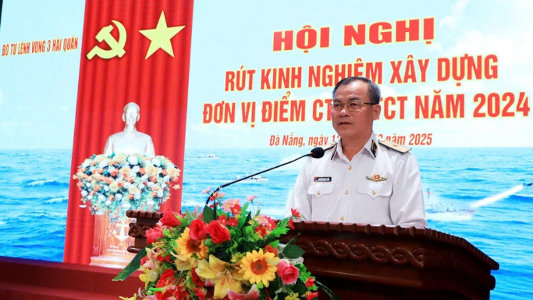 Chuẩn Đô đốc Nguyễn Đăng Tiến: Cấp ủy, chỉ huy, cán bộ chính trị các cấp phải linh hoạt, nhạy bén, thực hiện nghiêm túc, hiệu quả hoạt động công tác đảng, công tác chính trị. Chuẩn Đô đốc Nguyễn Đăng Tiến: Cấp ủy, chỉ huy, cán bộ chính trị các cấp phải linh hoạt, nhạy bén, thực hiện nghiêm túc, hiệu quả hoạt động công tác đảng, công tác chính trị.