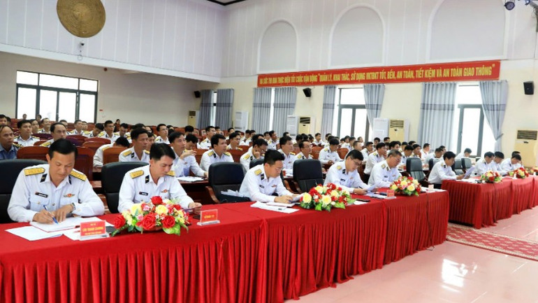 Mỗi chỉ huy cơ quan, đơn vị phải trăn trở, suy nghĩ, đổi mới nội dung hoạt động công tác đảng, công tác chính trị. Mỗi chỉ huy cơ quan, đơn vị phải trăn trở, suy nghĩ, đổi mới nội dung hoạt động công tác đảng, công tác chính trị.