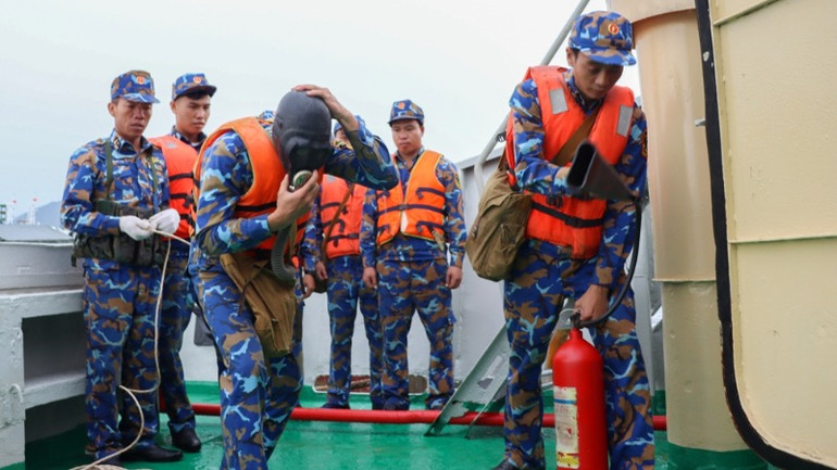 Xử lý tình huống phòng cháy chữa cháy tại tàu 641, Hải đội 413.