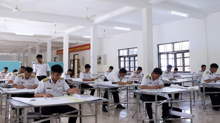 Kiểm tra tác nghiệp tổng hợp của đội ngũ sĩ quan tàu.