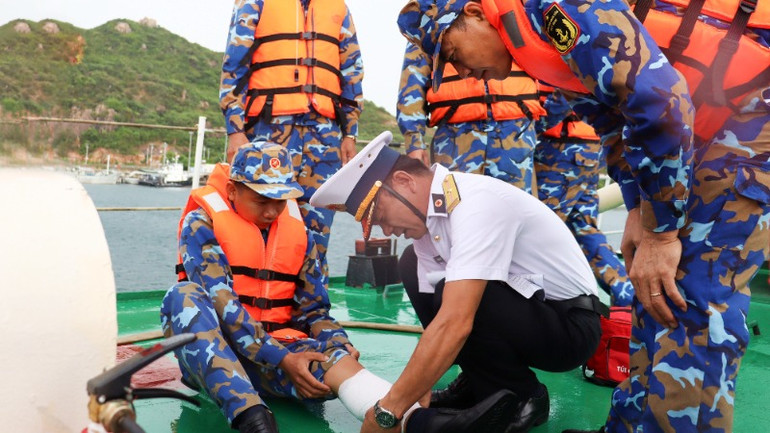 5 kỹ thuật cấp cứu thương binh tại tàu 641, Hải đội 413.