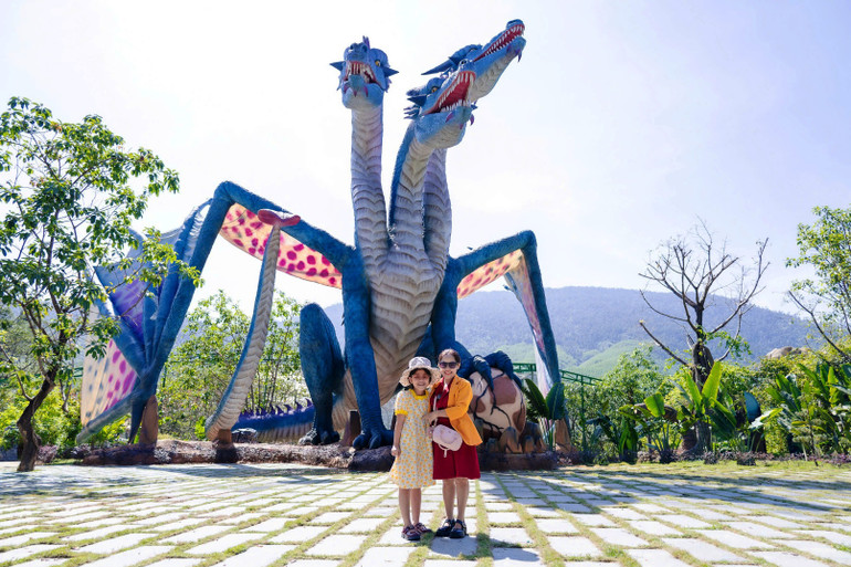 Công viên khủng long vừa được nâng cấp, làm mới