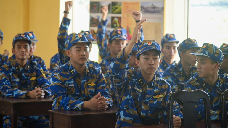 Giao lưu, tìm hiểu về truyền thống của Hải quân Việt Nam Anh hùng.