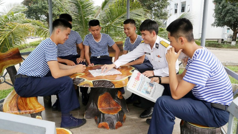 Giờ tạm nghỉ sau bữa cơm chiều