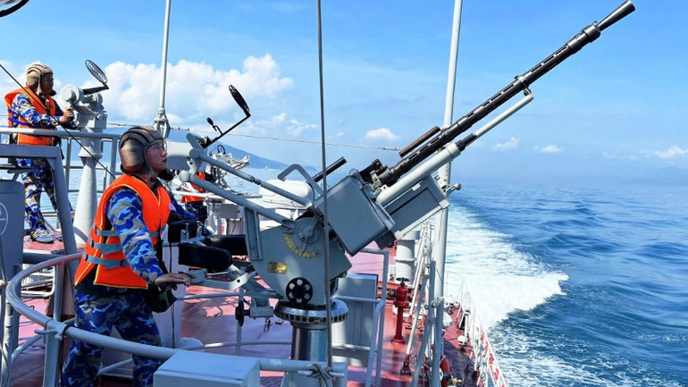 Thực hiện tốt nhiệm vụ trực bảo vệ chủ quyền trên biển. Thực hiện tốt nhiệm vụ trực bảo vệ chủ quyền trên biển.