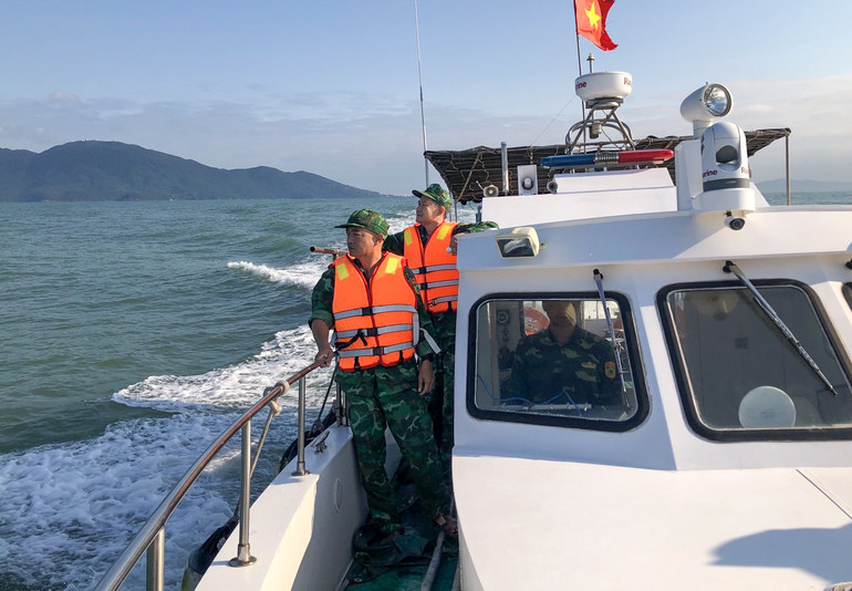 Hải đội 2- Biên phòng Đà Nẵng làm nhiệm vụ tìm kiếm cứu nạn trên biển.