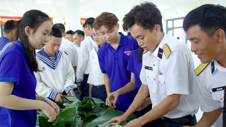 Hội thi gói bánh chưng được tổ chức tại Lữ đoàn 175, Vùng 5 Hải quân.