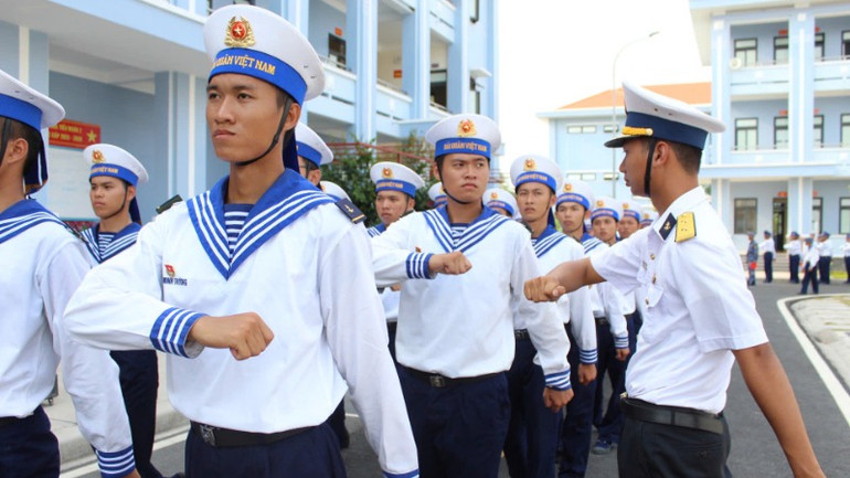 Động tác điều lệnh của các chiến sĩ đi vào quy chuẩn.