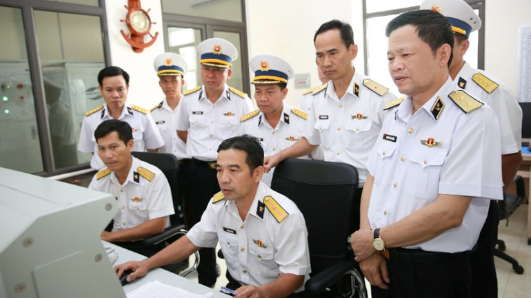 Kiểm tra công tác sẵn sàng chiến đấu tại Trạm radar 595 Hòn Khoai (tỉnh Cà Mau), Trung đoàn 551, Vùng 5 Hải quân.