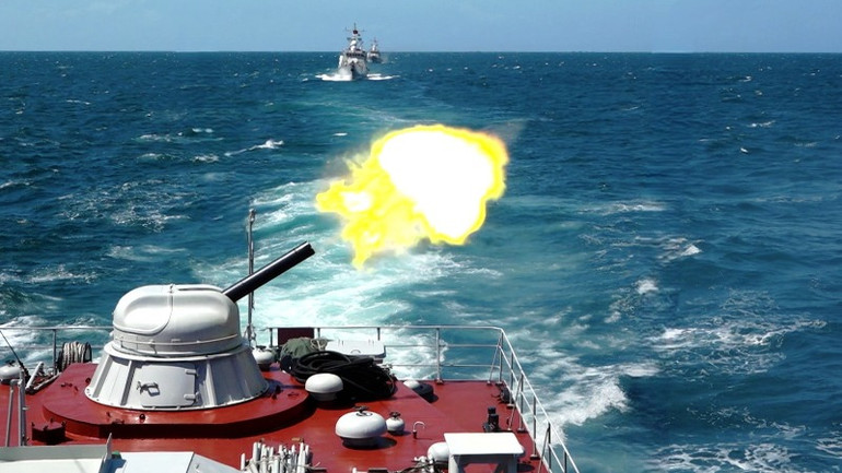 Biên đội tàu Hải quân huấn luyện bắn đạn thật tiêu diệt mục tiêu trên không tầm gần.