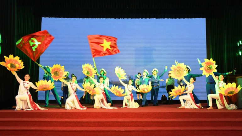 Một tiết mục văn nghệ chào mừng. Một tiết mục văn nghệ chào mừng.