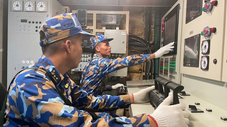 Huấn luyện làm chủ và khai thác, sử dụng có hiệu quả các loại vũ khí, trang bị.