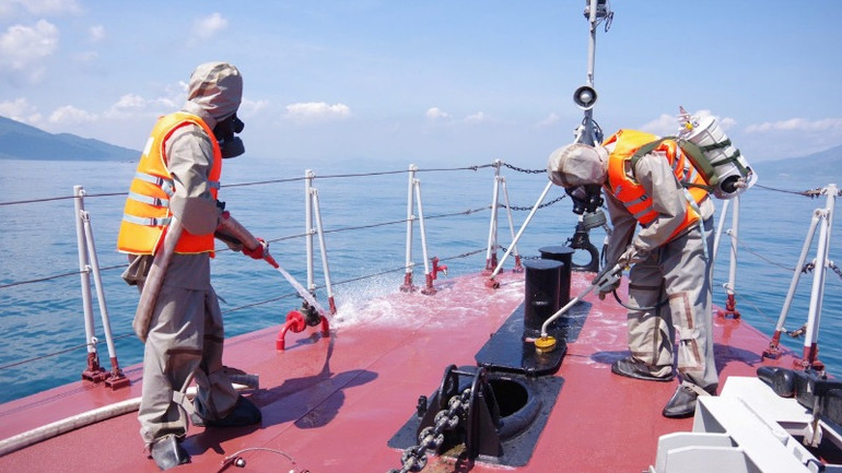 Huấn luyện kỹ thuật phòng hóa trên tàu chiến đấu