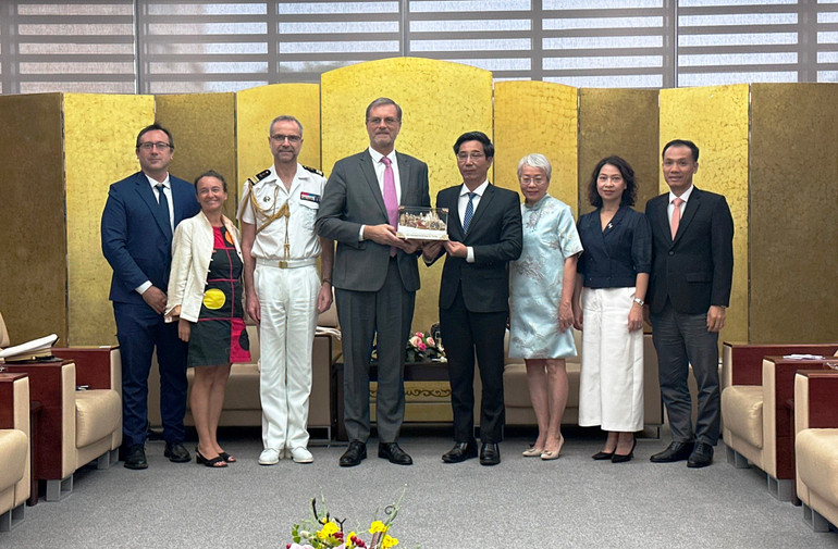 Đà Nẵng cam kết tiếp tục đẩy mạnh việc hỗ trợ, kết nối, giới thiệu để các doanh nghiệp Pháp đến khảo sát, tìm kiếm cơ hội hợp tác, đầu tư, phát triển.