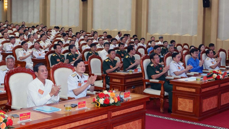 Đại biểu tham dự Đại hội thi đua quyết thắng của Quân chủng Hải quân. Đại biểu tham dự Đại hội thi đua quyết thắng của Quân chủng Hải quân.