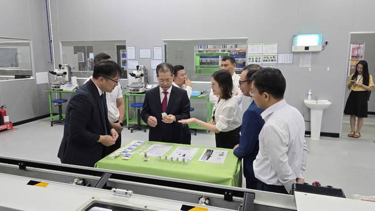 Tham quan và nghe giới thiệu sản phẩm của Công ty TNHH ICT Vina Đà Nẵng.