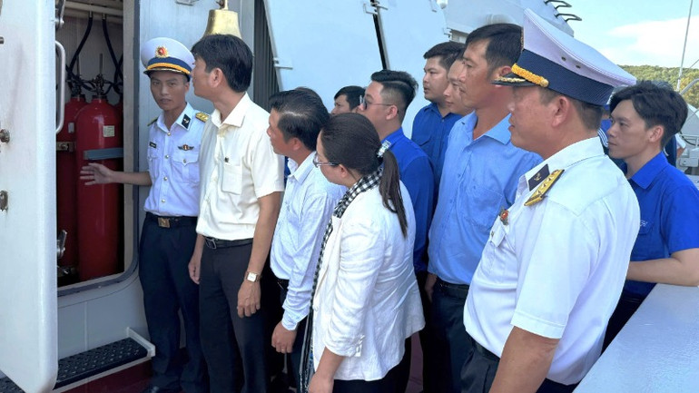 Đoàn công tác tham quan, tìm hiểu thực tế tại Tàu 528.