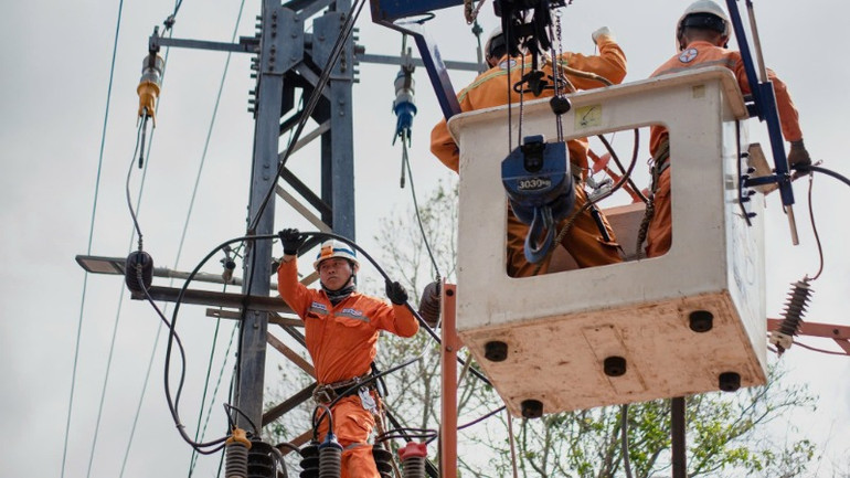 Sửa chữa nóng đường dây không cắt điện tại Đà Nẵng
