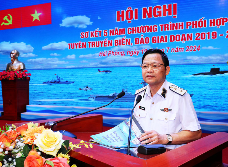 Trung tướng Nguyễn Văn Bổng, Bí thư Đảng ủy, Chính ủy Hải quân: Cần phối hợp thực hiện tốt 9 giải pháp chủ yếu trong tuyên truyền biển đảo.