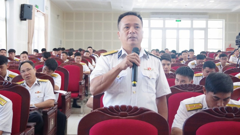 Mọi quân nhân đều bình đẳng trong nghĩa vụ, quyền lợi và trách nhiệm đối với Tổ quốc, quân đội và nhân dân.