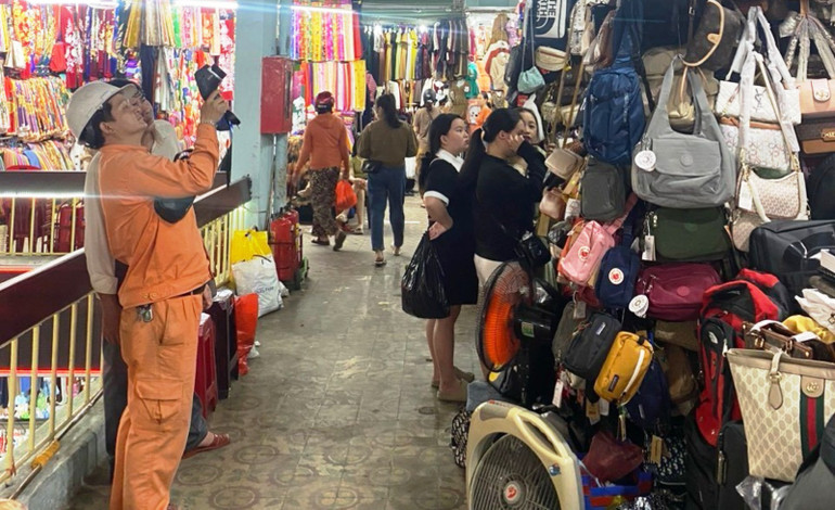 Kiểm tra việc rò rỉ điện bằng máy cảm ứng.